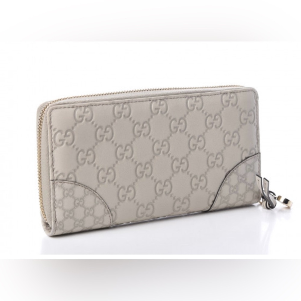 {Guccissima Signature Microguccissima
Bree Zip Around Wallet Off White}